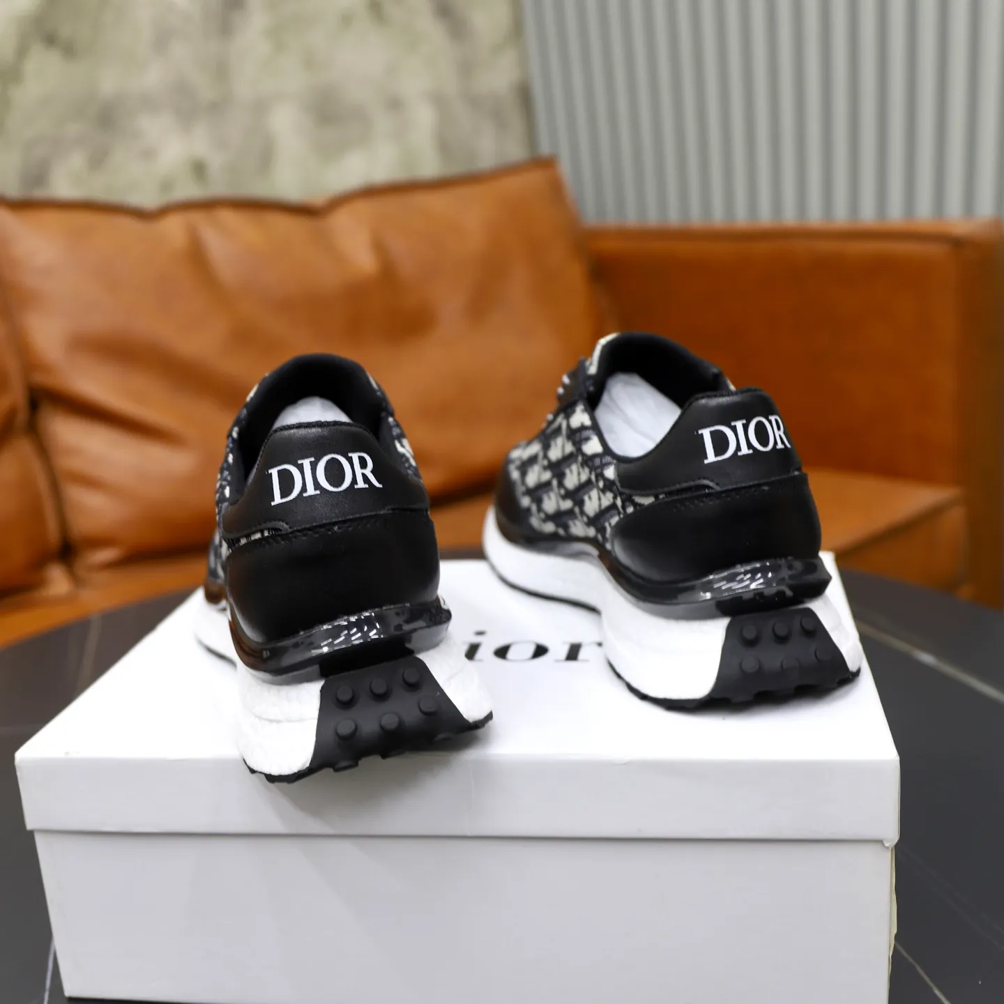 Ex-factory price: 462💰🙅‍♂️🙅‍♂️🙅‍♂️ Brand: Dior DIOR Standard code: 38-44 (45 customized) Grade: Same as the official website Material: Original material splicing Comfortable and breathable lining Lightweight and wear-resistant sports outsole Style category: Men's fashionable casual shoes Running sneakers Distinguished luxury brand elements Top luxury Color: actual picture color